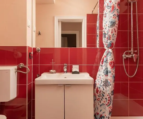 Waterfront Roko 公寓 *