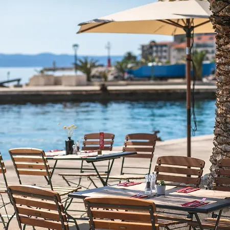 Waterfront Roko * Podgora (Split-Dalmatia)